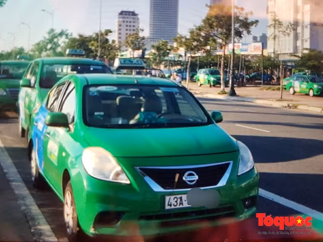 Hãng taxi Mai Linh hiện có xe Nissan Sunny hoạt động đưa đón khách trên địa bàn Đà Nẵng, trái với lời khẳng định của Công ty TCIE rằng "Công ty TCIE không sản xuất phiên bản nào phục vụ riêng cho taxi"!?. Ảnh: Đức Hoàng
