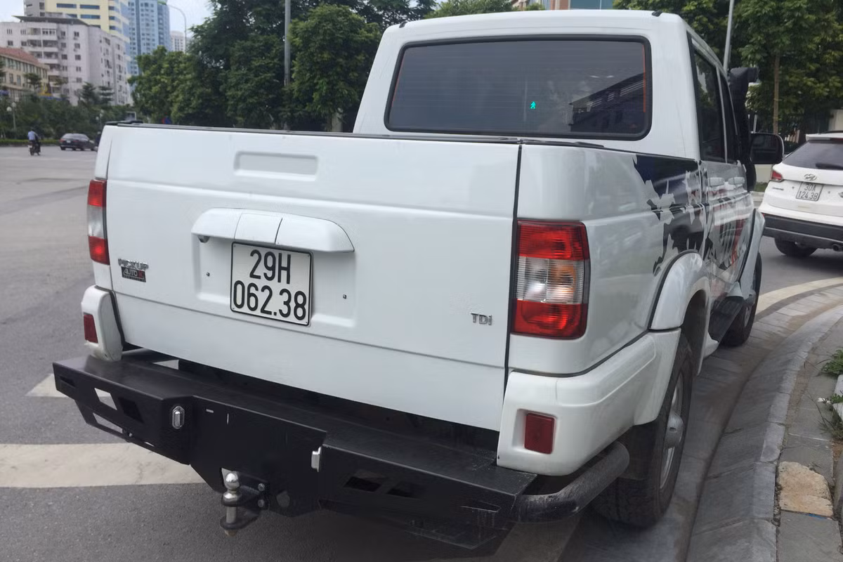 Kích thước của mẫu xe bán tải UAZ Patriot Pick-up với thùng chở hàng phía sau được tính (dài x rộng x cao) lần lượt 635 x 1.265 x 1.375 mm.