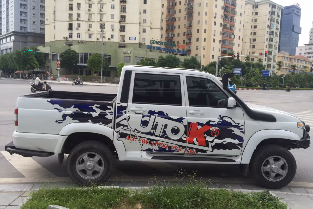 Theo chia sẻ của vị chủ nhân chiếc bán tải Nga cho biết, tổng giá trị của gói độ chiếc xe vào khoảng 60 triệu đồng và được độ tại thủ đô Hà Nội.