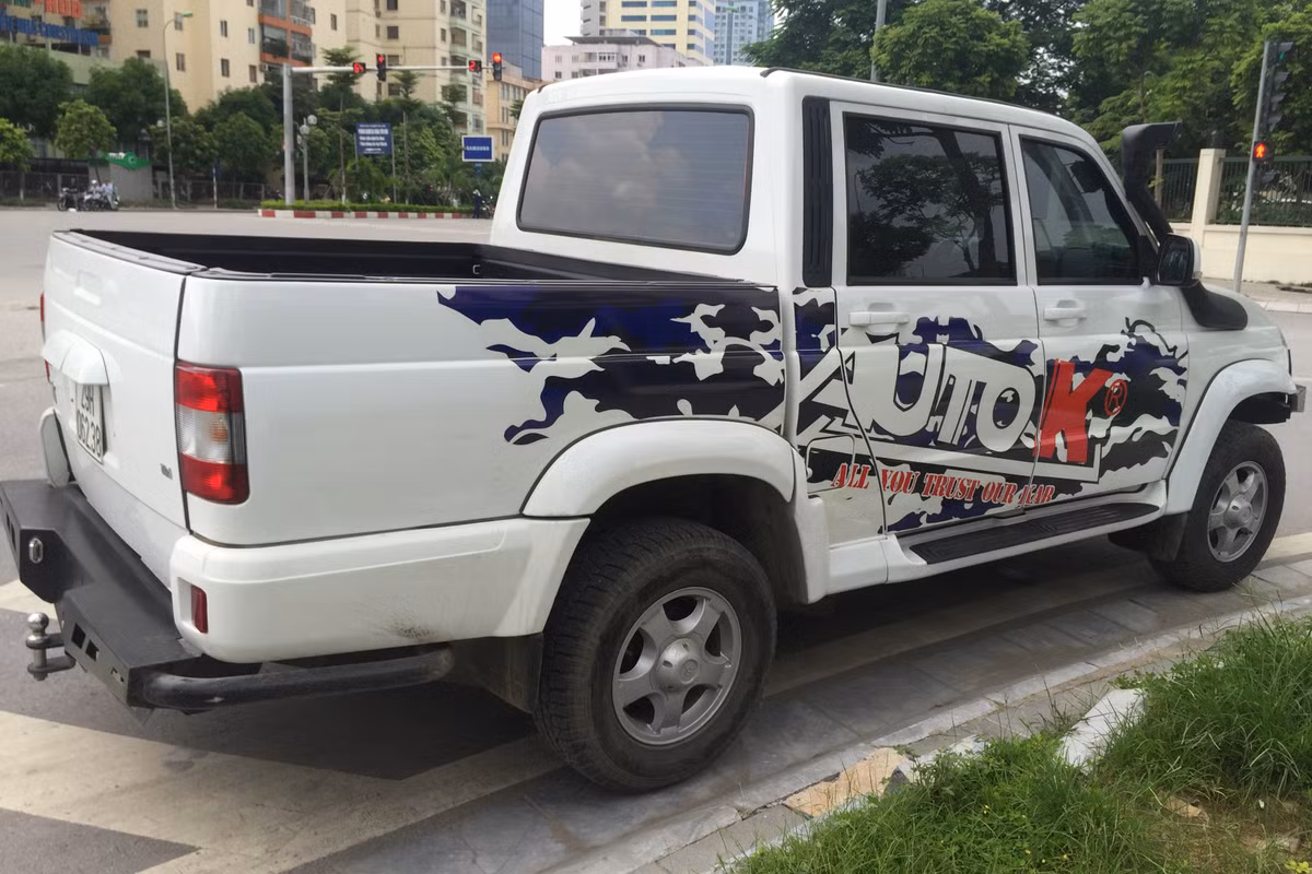 Ngoài việc bổ sung thêm “bộ cánh” mới cùng dàn áo với bộ tem đấu mang phong cách riêng, thông số kích thước kỹ thuật của xe vẫn được giữ nguyên như ban đầu. Cụ thể chiều dài tổng thể 5.100 mm, chiều cao 1.900 mm, khoảng sáng gầm 210 mm và trục cơ sở ở mức 3.000 mm.