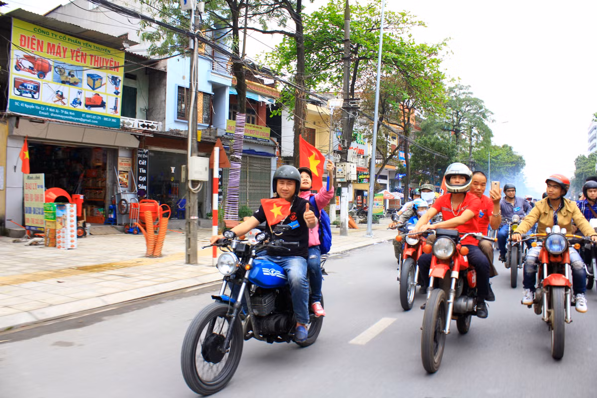 Du nhập vào thị trường Việt Nam từ những năm 70 với số lượng khá ít ỏi nhưng Simson cũng ngay lập tức gây được tiếng vang lớn. Bước sang những năm 80-90, số lượng xe được đưa về nhiều hơn và nhanh chóng tạo nên một cơn sốt mới thời bấy giờ.