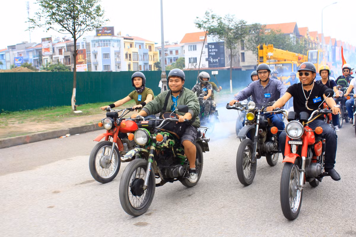 Xuất phát từ niềm đam mê với thú chơi xe cổ, đây cũng là cái nôi của hàng loạt câu lạc bộ những người chơi xe Minsk ra đời, điển hình như CLB xe máy Minsk &amp; Simson Bắc Ninh... mới đây nhất họ đã có dịp kỷ niệm sinh nhật của mình thu hút hàng trăm thành viên cùng xế Minsk tham dự.