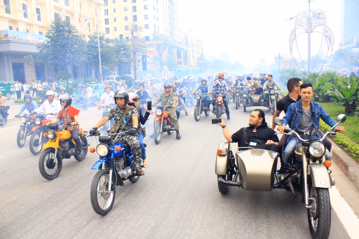 Cũng chính bởi lý do này, mẫu xe này hiếm khi xuất hiện tại các thành phố lớn mà chỉ được ưa chuộng chủ yếu ở khu vực miền núi, đặc biệt là các tỉnh miền núi phía Bắc, chúng được sử dụng vào mục đích chở vật nuôi, hàng hóa trên đường đèo núi quanh co. Và tên gọi "xe chở lợn" – Minsk cũng ra đời từ đây.