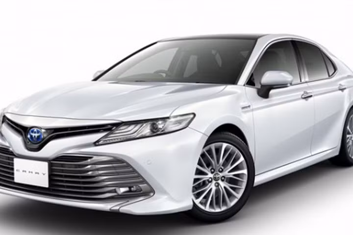 Tiếp đến là hệ dẫn động hybrid bao gồm máy xăng 2,5 lít. Công suất tối đa tương ứng của 3 hệ dẫn động này là 169 mã lực, 209 mã lực và 178 mã lực dùng hộp số e-CVT.
