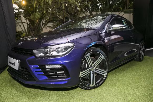 Lí do “khai tử” mẫu xe này chắc cũng khiến khá nhiều người tò mò tuy nhiên, Volkswagen lại không giải thích lí do cho điều này. Trang Motor1 nhận định rằng động thái này có thể là chấm dứt một thế hệ xe với doanh số không mấy khá khẩm và không có cơ hội để nâng cấp.