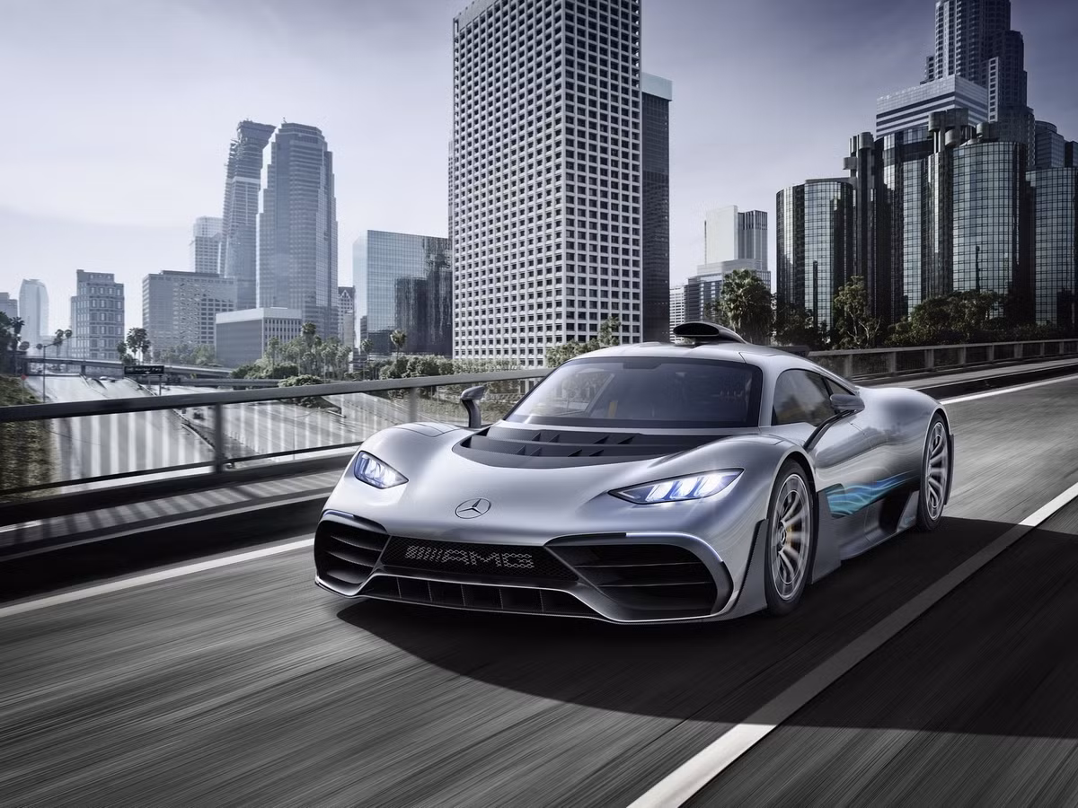Được mệnh danh là “quái vật tốc độ”, Mercedes-AMG Project One được trang bị động cơ của xe đua Công thức 1 đã trở thành tâm điểm của triển lãm Frankfurt 2017. Mercedes-AMG cho biết sẽ chỉ sản xuất 275 chiếc Project One cùng mức giá bán 2,7 triệu USD.