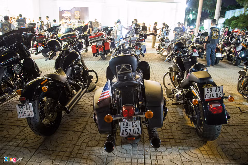 H-D Saigon hiện có 76 thành viên. Để tham gia câu lạc bộ cần sở hữu ít nhất một chiếc Harley-Davidson. Hàng tuần, câu lạc bộ có tổ chức các hoạt động ngoài lề như tập xe hay giao lưu, bên cạnh các hoạt động xã hội từ thiện.