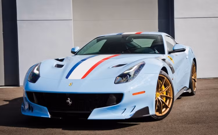 Hãng siêu xe Ferrari chỉ xuất xưởng 799 chiếc Ferrari F12 TdF và giá trị vượt xa so với phiên bản tiêu chuẩn Ferrari F12 Berlinetta và người kế nhiệm Ferrari 812 Superfast.