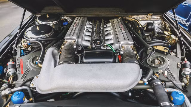 được biết trước đó, chủ nhân cũ đã mua chiếc xe với giá 158.000 USD và mất 5 năm trùng tu lại với chi phí lên đến 325.000 USD. Trong đó có khối động cơ V12 5.2 lít được lấy từ Countach, có khả năng tăng tốc 0-100 km/h trong 7,7 giây.
