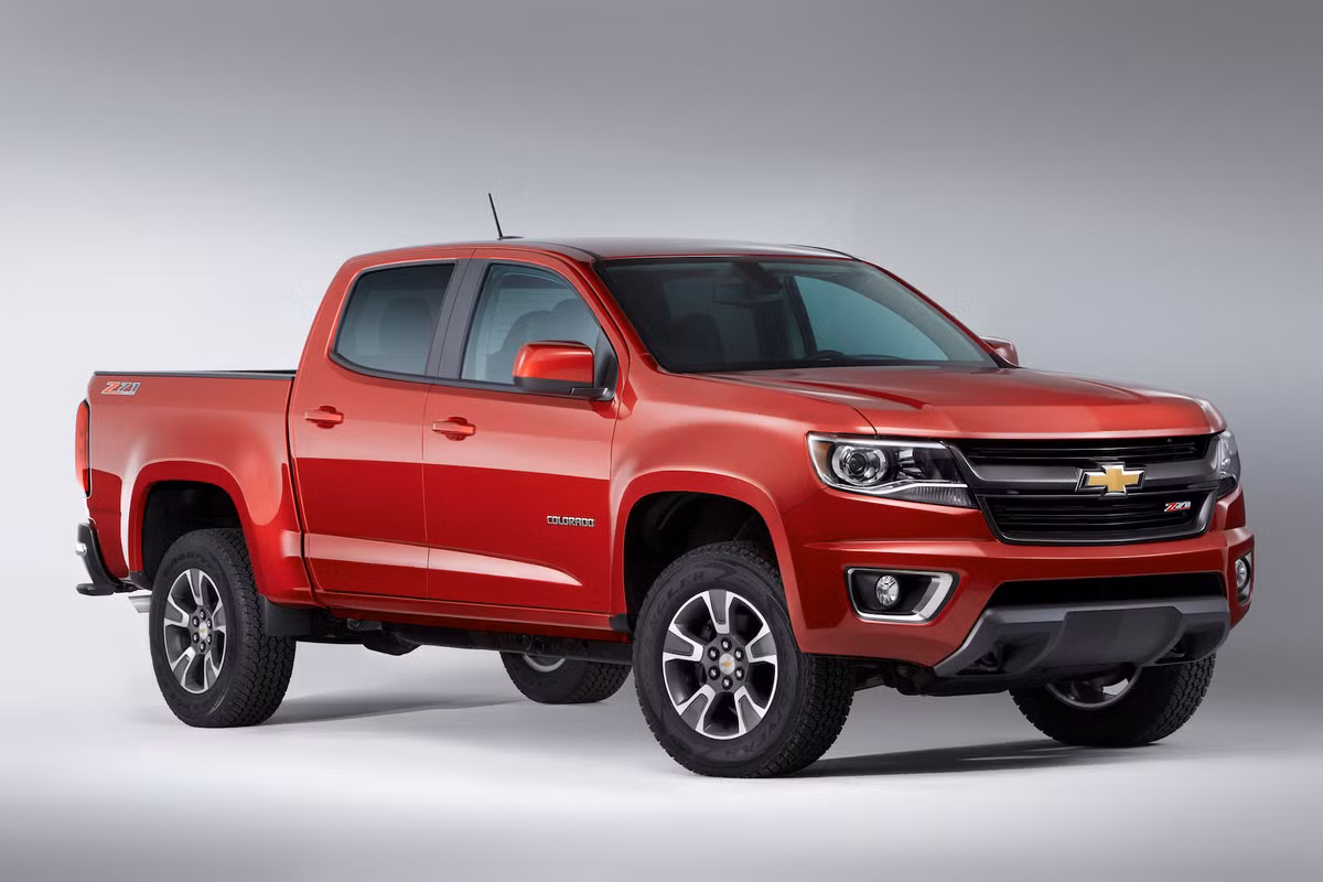 Hiện chiếc bán tải Chevrolet Colorado được bán với giá 619 triệu đồng.