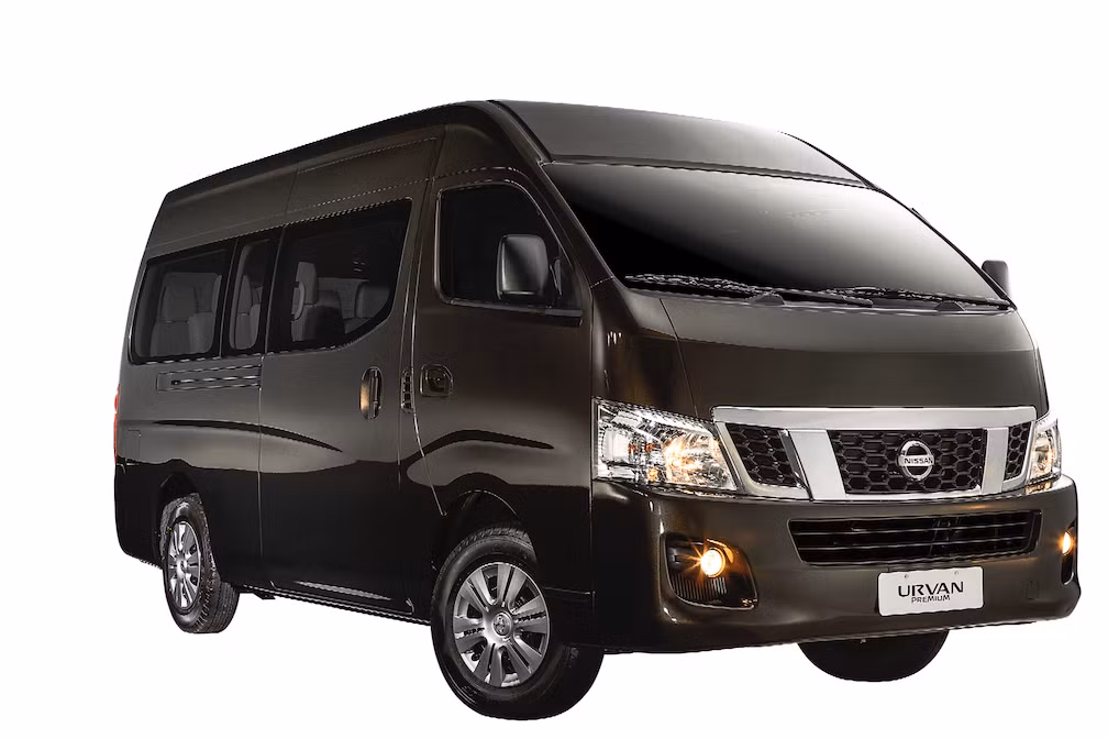 Nissan Urvan Premium được trang bị khối động cơ 4 xi-lanh, dung tích 2.488 cc, công suất 129 mã lực tại 3.200 vòng/phút và mô-men xoắn 356 Nm tại 1.400-2.000 vòng/phút, kết hợp cùng hộp số sàn 5 cấp. 