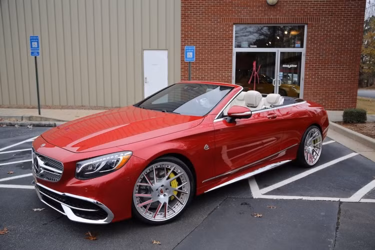 Bên cạnh đó, với số lượng chỉ 300 chiếc trên toàn Thế giới, S650 cũng là chiếc Mercedes-Maybach đầu tiên được sản xuất giới hạn. Trong số 300 chiếc xe này, chỉ có 75 chiếc được dành cho thị trường Mỹ.