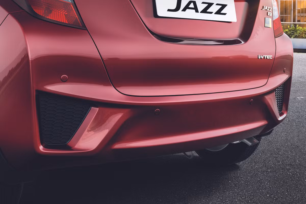 Theo ông Jnaneswar Sen, phó chủ tịch cấp cao, người đứng đầu mảng marketing và bán hàng của Honda tại Ấn Độ chia sẻ: “Sự ra mắt của Jazz Privilege Edition nhân mùa lễ hội, với hệ thống giải trí tiên tiến, bảo mật cùng vô vàn tính năng mang lại sự thoải mái là lựa chọn vô cùng đáng tiền cho các khách hàng. Honda Ấn Độ đã có sự tăng trưởng mạnh về doanh số trong năm tài chính vừa rồi khi doanh số cộng dồn tăng trên 21% tính đến hết tháng 4/2017”.