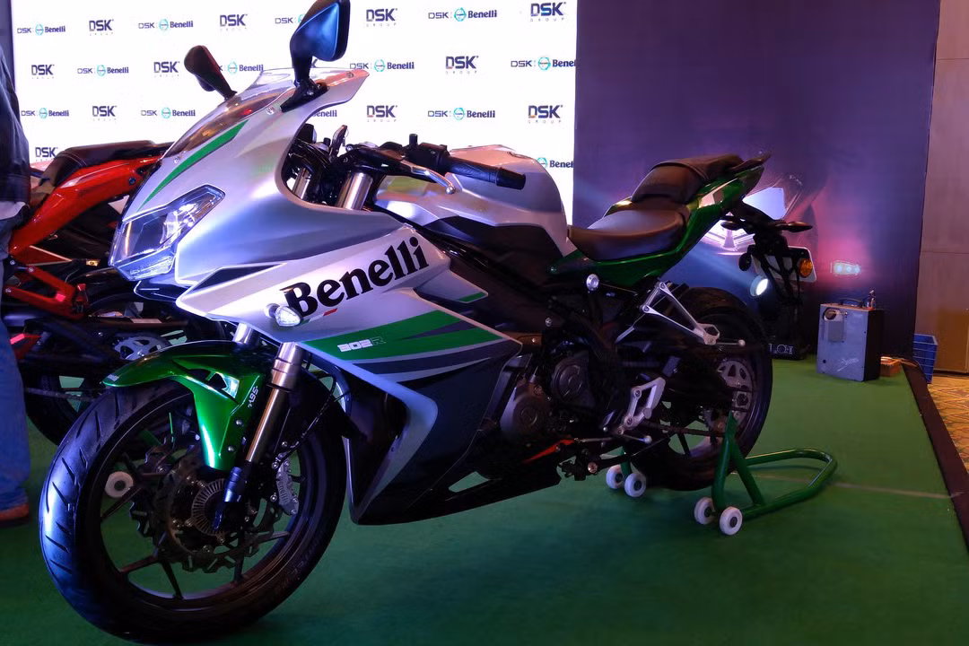 Tại thị trường Ấn Độ, mẫu xe môtô thể thao Benelli 302R sẽ có giá bán khoảng 3,48 lakh INR (tương đương khoảng 122,8 triệu đồng).
