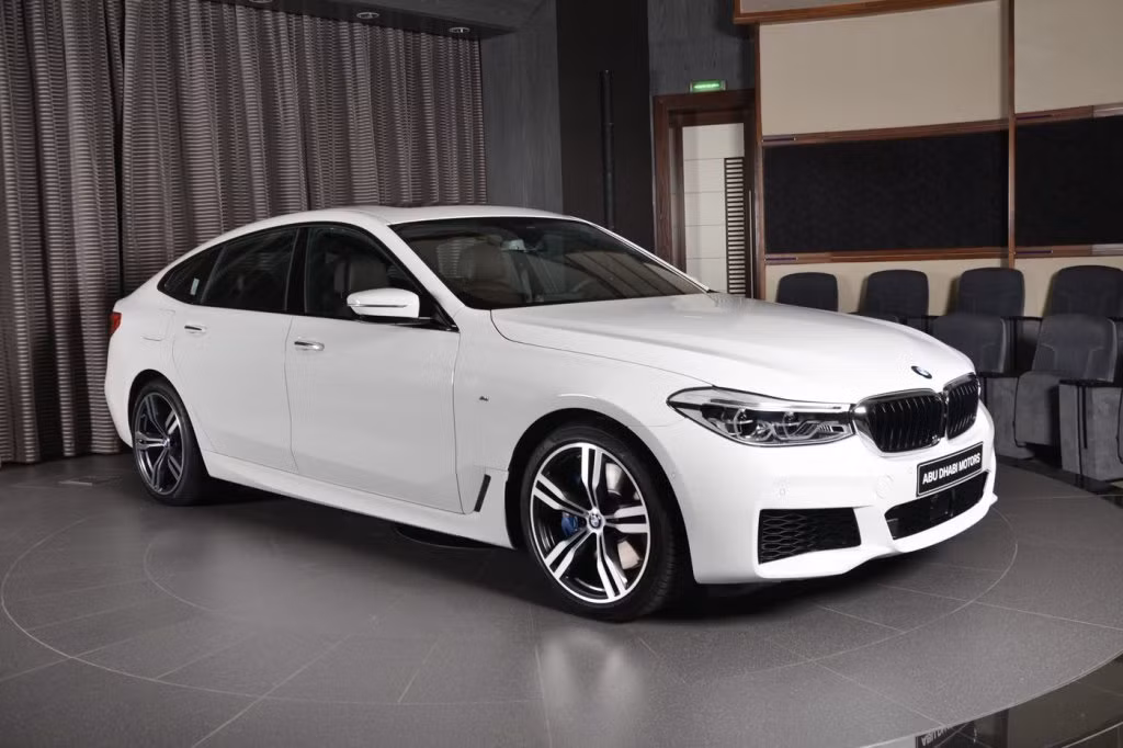 Mẫu xe ôtô BMW 6-Series Gran Turismo 2018 được đánh giá là bước cải tiến lớn cả về diện mạo lẫn hàng loạt nội thất hiện đại tuyệt đẹp bên trong. So với phiên bản thế hệ 5-Series GT, BMW 6-Series có nhiều cải tiến rất đáng chú ý.