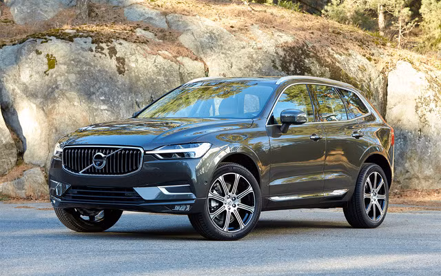 Volvo tại Việt Nam sẽ tung ra mẫu SUV hãng sang cỡ trung mới nhất nhằm cạnh tranh với Audi Q5, BMW X3 hay Lexus NX... Mẫu xe này mang tên Volvo XC60 với nhiều phiên bản màu sắc đa dạng.