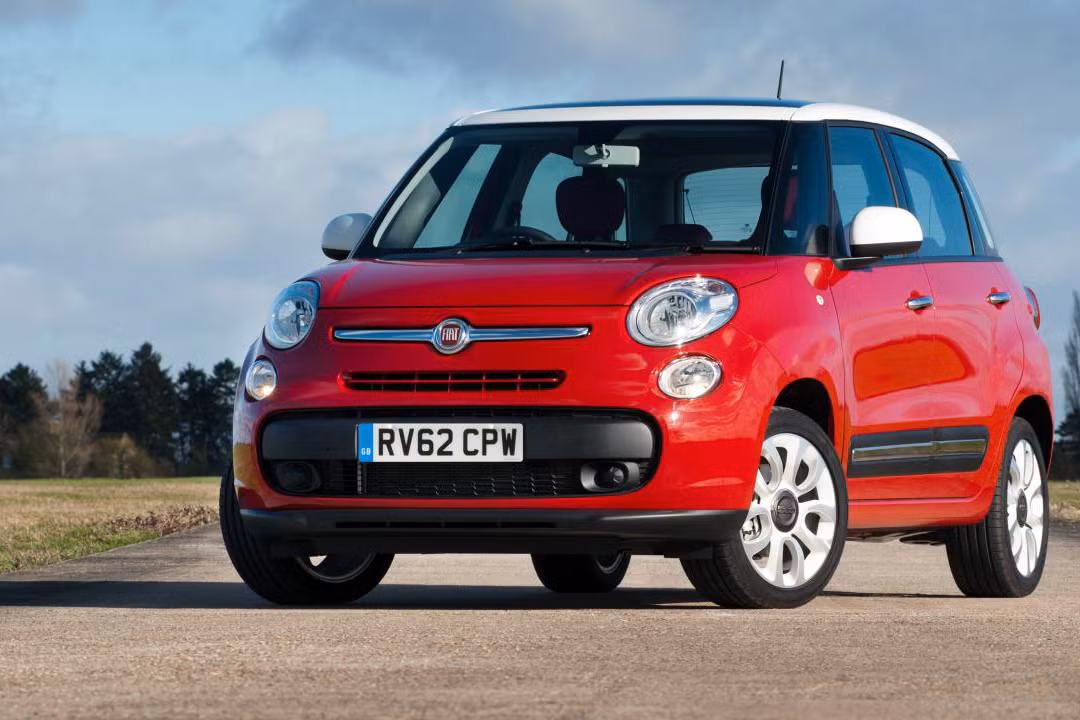 Cái tên xếp ở vị trí thứ 3 là chiếc Fiat 500L khi giảm sút ở mức -60%. Đây cũng là mẫu xe thuộc vào top 10 xe không đáng tin cậy trong năm 2016. 