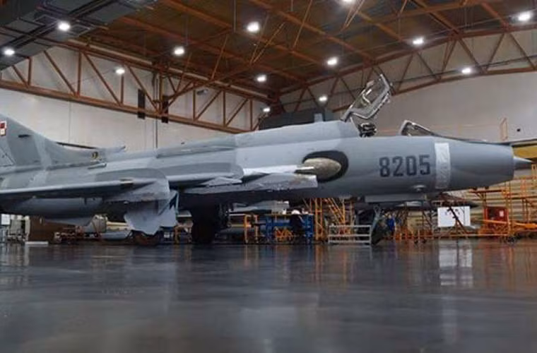 Các cường kích Su-22M4 của Không quân Ba Lan sau hàng chục năm phục vụ bắt đầu được thay đổi màu sơn ngụy trang. Đây cũng là một trong những bức ảnh quân sự ấn tượng trong tuần qua.