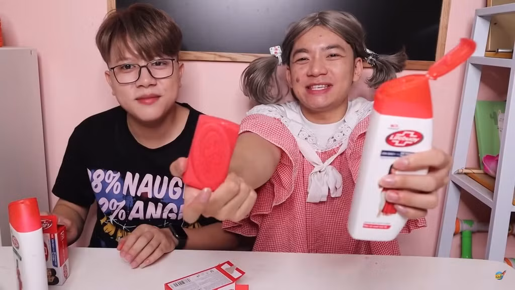 Video này vẫn đang được bật quảng cáo bất chấp sự lên án, kêu gọi báo cáo của người dùng.