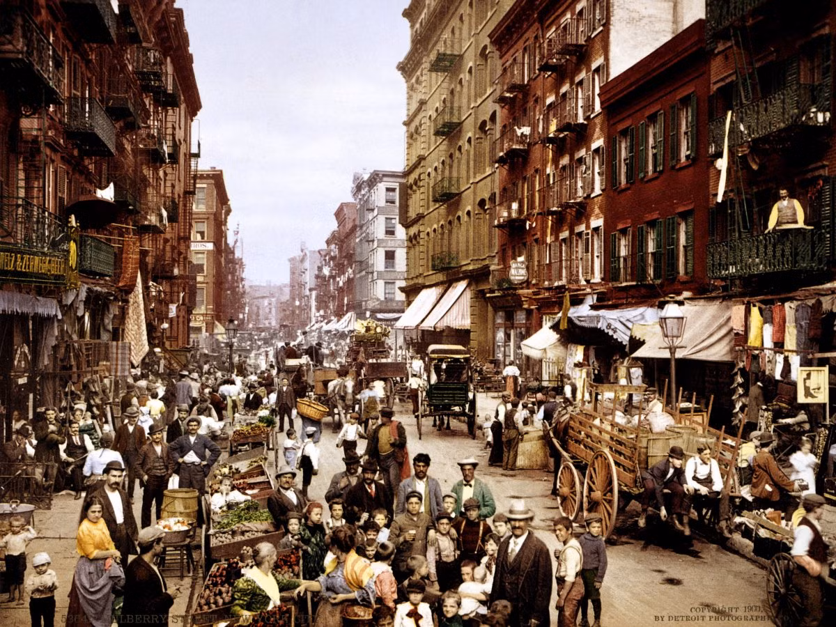 Thành phố New York giai đoạn năm 1870 - 1915 với sự bùng nổ dân số từ 1,5 triệu lên 5 triệu người.