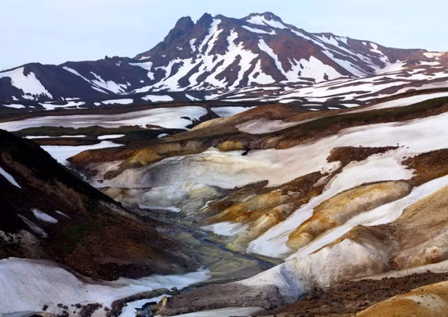 Thung lũng Chết nằm ở bán đảo Kamchatka Peninsula, thuộc miền Viễn Đông nước Nga có lượng khí ga độc hại, nguy hiểm đến tính mạng. Bất cứ loại thực vật hay động vật nào đến gần đều tử vong ngay lập tức. Khi con người đến Thung lũng Chết này sẽ cảm thấy khó chịu, bị sốt, choáng váng và ớn lạnh.