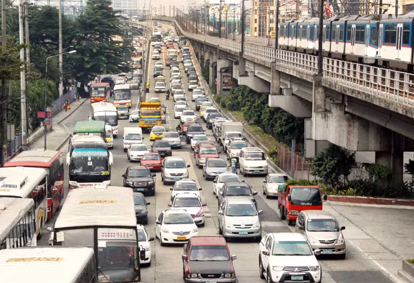 Tương tự, các xe có biển số kết thúc bằng các chữ số còn lại lần lượt bị cấm lưu thông trong những ngày tiếp theo của tuần.