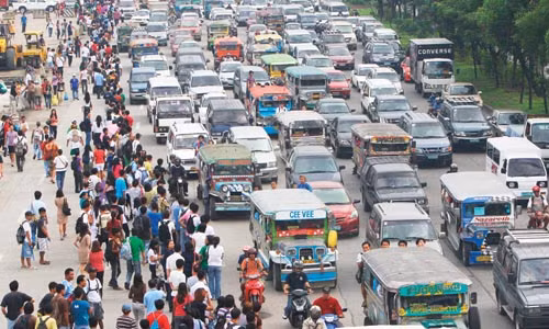 Philippines cũng giống một số quốc gia khác trên thế giới áp dụng giải pháp cấm xe theo biển số. Như vậy, mỗi phương tiện bị cấm lưu thông trong khung giờ cao điểm vào một ngày cụ thể, mà ngày đó được quy định dựa theo biển số xe.