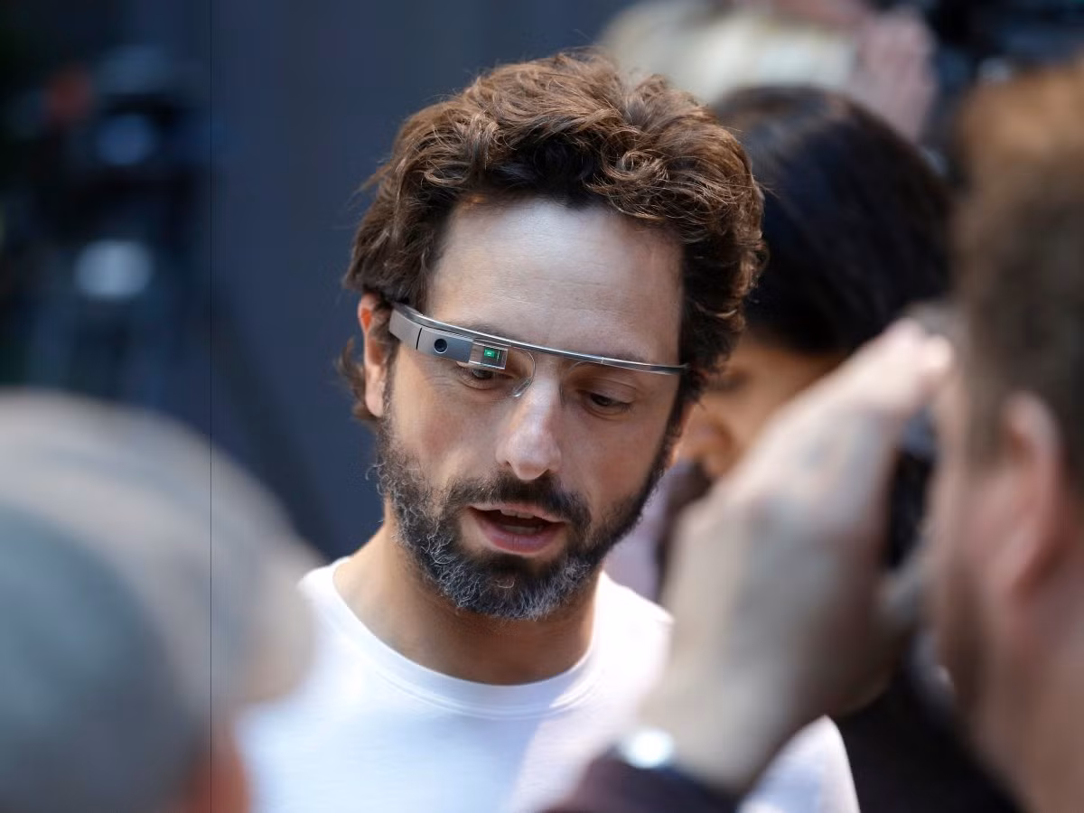 Năm Sergey Brin lên 6 tuổi, gia đình ông rời Nga sang Mỹ sinh sống. Khi chuyển đến Maryland (Mỹ), ông theo học tại Trường Montessori. Sau khi tốt nghiệp, ông theo học ĐH Maryland và tốt nghiệp với tấm bằng cử nhân toán học và khoa học máy tính. Ông tiếp tục theo đuổi con đường học hành tại ĐH Stanford và tốt nghiệp với tấm bằng Thạc sỹ Khoa học.