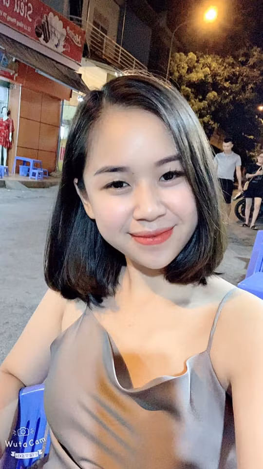 Với những dịch vụ này, tùy từng đối tượng, giá cả từ 4 - 10 triệu đồng cho mỗi cuộc chơi. Hằng còn nhận cung cấp cho dịch vụ “sex tour” với giá từ 10 triệu đồng trở lên.