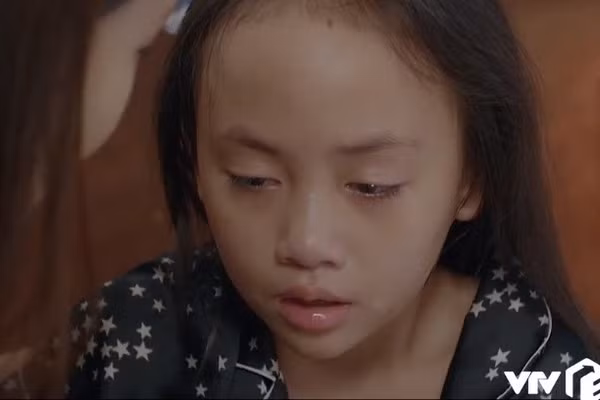 Dien vien nhi 'Hoa hong tren nguc trai' lay nuoc mat trieu khan gia-Hinh-2