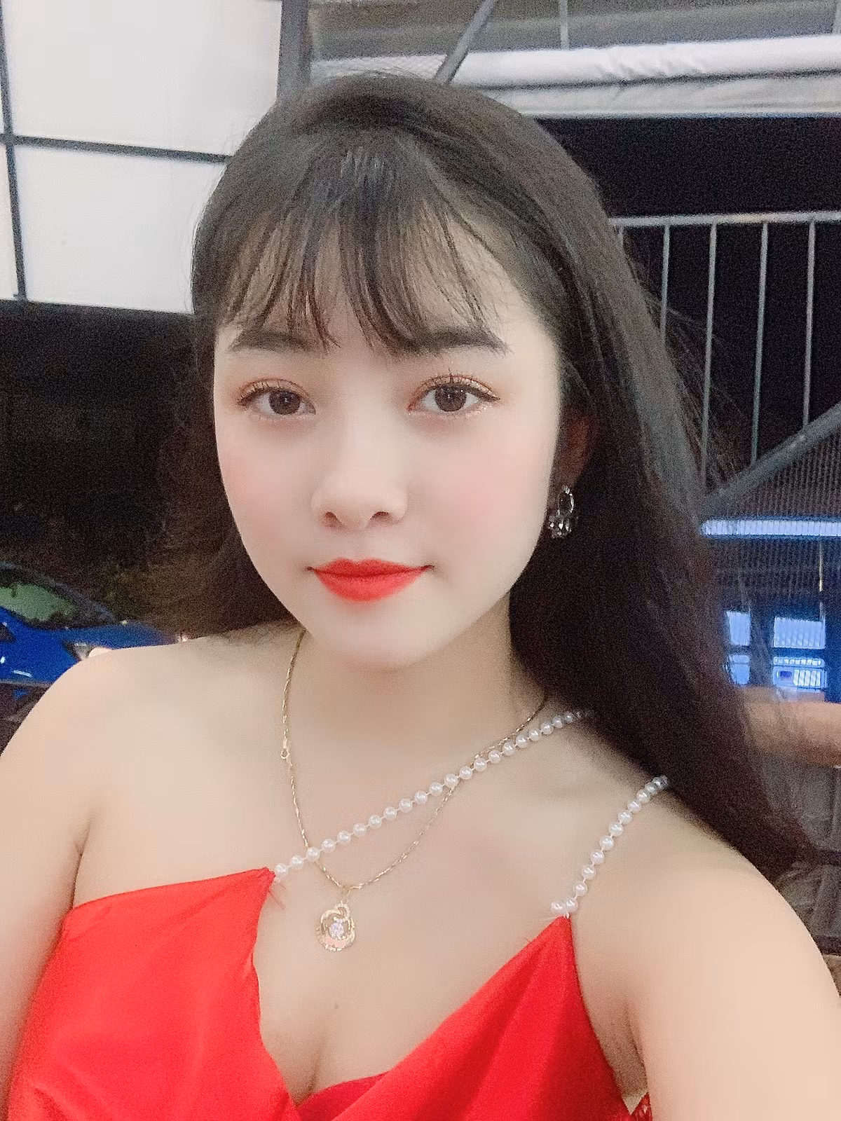 Vua cuoi, nu sinh bi bat qua tang moi gioi mai dam ngay trong nha nghi me chong-Hinh-2