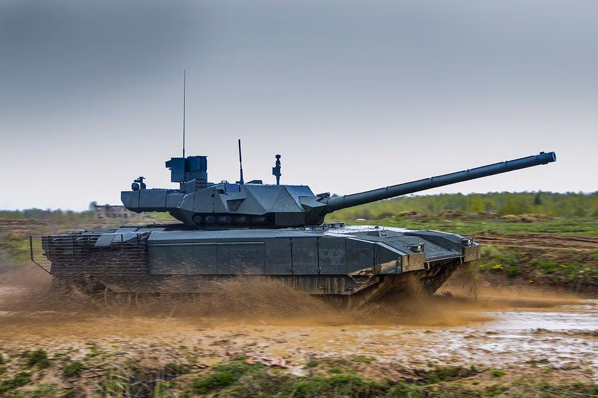 Ông Manturov cũng tuyên bố về thời điểm bắt đầu giao hàng đối với xe tăng T-14 Armata cho Lực lượng Vũ trang của đất nước. Quan chức của nội các liên bang cho biết, việc bắt đầu chuyển giao hàng loạt xe tăng thế hệ mới cho Quân đội Nga được lên kế hoạch vào năm 2021.