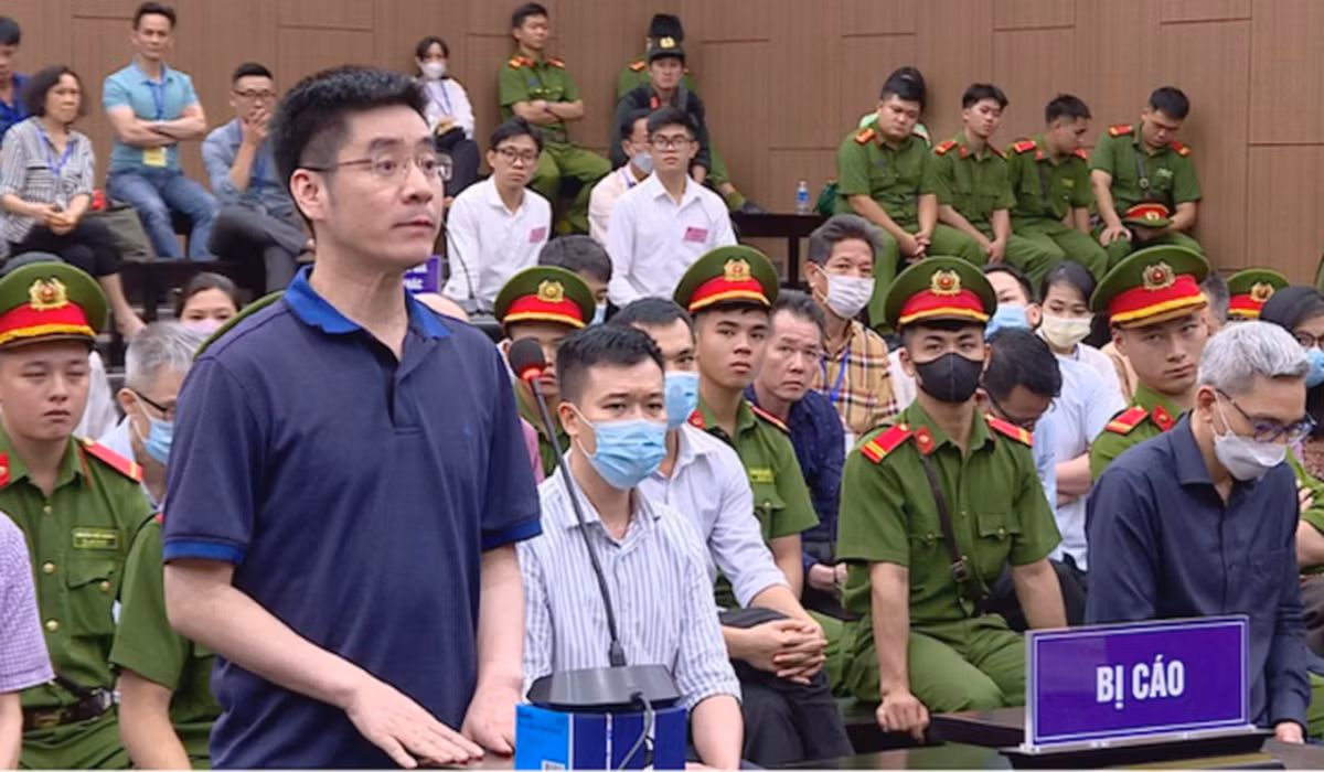 Đáng chú ý, trong suốt quá trình xét xử, cưu điều tra viên Hoàng Văn Hưng một mực phản bác lại mọi cáo buộc từ cơ quan công tố, không thừa nhận hành vi phạm tội. Thậm chí, khi tự bào chữa, bị cáo Hưng nhiều lần phản bác quan điểm luận tội của Viện Kiểm sát và “thách” đưa bằng chứng về việc bị cáo nhận tiền.