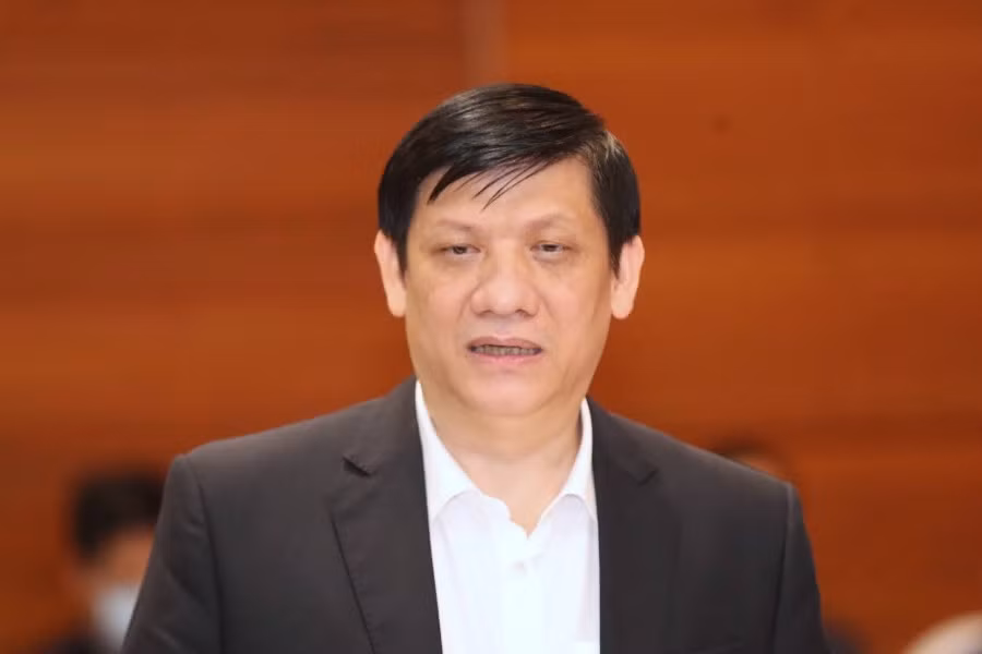 Ngoài những lần nhận tiền cho cựu Bộ trưởng hoặc nhận tiền chung cho bản thân và sếp, cựu thư ký Huỳnh còn gợi ý Việt chi riêng 2 tỷ đồng để mua ô tô. Tổng số tiền cựu thư ký nhận là 4 tỷ đồng. 