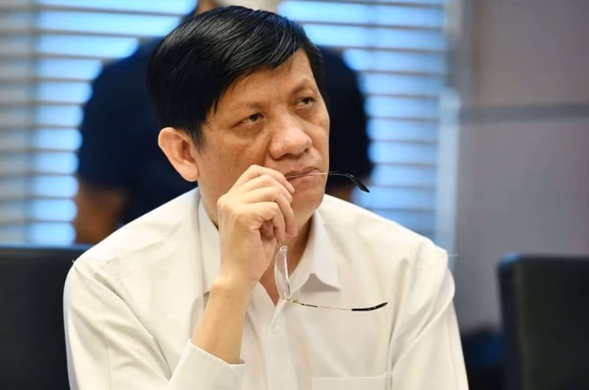 Nguyễn Thanh Long còn tiếp tục giới thiệu Phan Quốc Việt và Công ty Việt Á với lãnh đạo một số địa phương tạo điều kiện cho Việt Á tiêu thụ kit xét nghiệm. Đáng chú ý, Nguyễn Thanh Long đã thông qua Nguyễn Huỳnh, cựu Thư ký của ông Long gợi ý, đề nghị và được Phan Quốc Việt đưa tổng số tiền 2,25 triệu USD (tương đương 51 tỷ đồng), đưa cá nhân Nguyễn Huỳnh 4 tỷ đồng. 