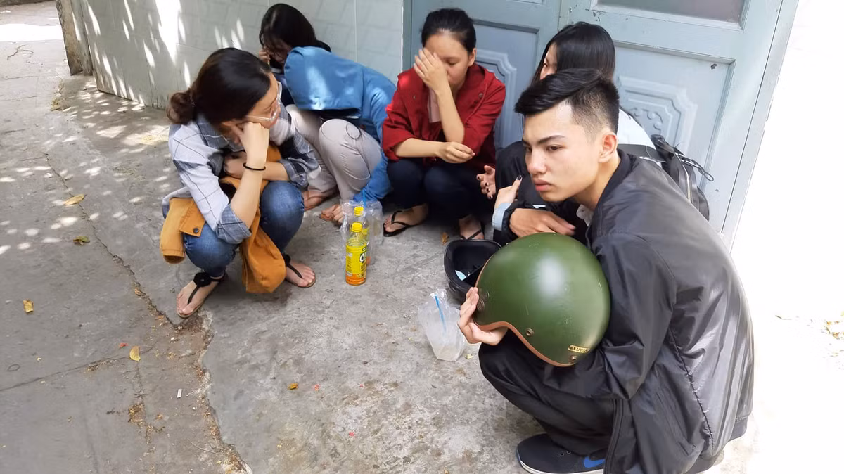 Vu nu sinh 19 tuoi bi sat hai da man o Sai Gon: Ban be khoc thuong-Hinh-2