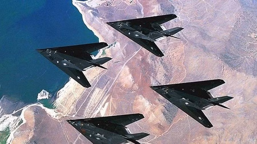 Phi công Heinlein sau đó thừa nhận chiếc F-117 kia đã bị thiệt hại "khá nặng", nhưng vẫn có thể tiếp tục bay, mặc dù nhiệm vụ của nó đã bị gián đoạn, điều này cho thấy vụ nổ của một tên lửa phòng không đã xảy ra ở một khoảng cách tương đối gần.
