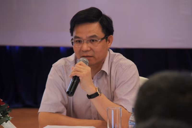 Được biết, ông Lê Mạnh Hùng, sinh năm 1973, ở Hưng Yên. Tân Tổng Giám đốc PVN tốt nghiệp Đại học Bách khoa với bằng Kỹ sư Công nghệ Tổng hợp Hóa dầu và Hữu cơ. Năm 2003, ông Hùng lấy bằng Thạc sỹ chuyên ngành Công nghệ Hóa dầu ở Đại học Bách khoa Hà Nội. Năm 2008, ông Hùng trở thành Tiến sỹ chuyên ngành Hóa dầu và xúc tác hữu cơ. (Ảnh: PVN).