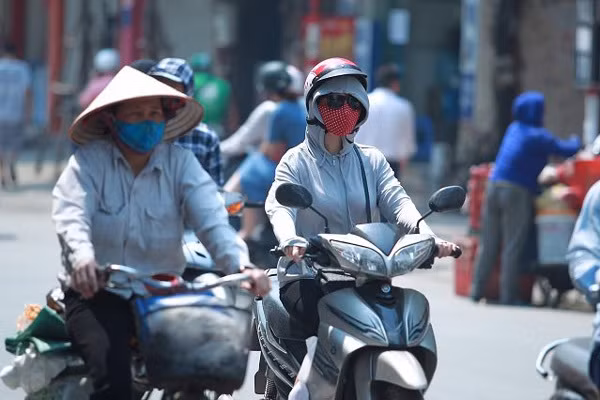 Du bao thoi tiet hom nay: Mien Bac ngay nang gat toi mua rao