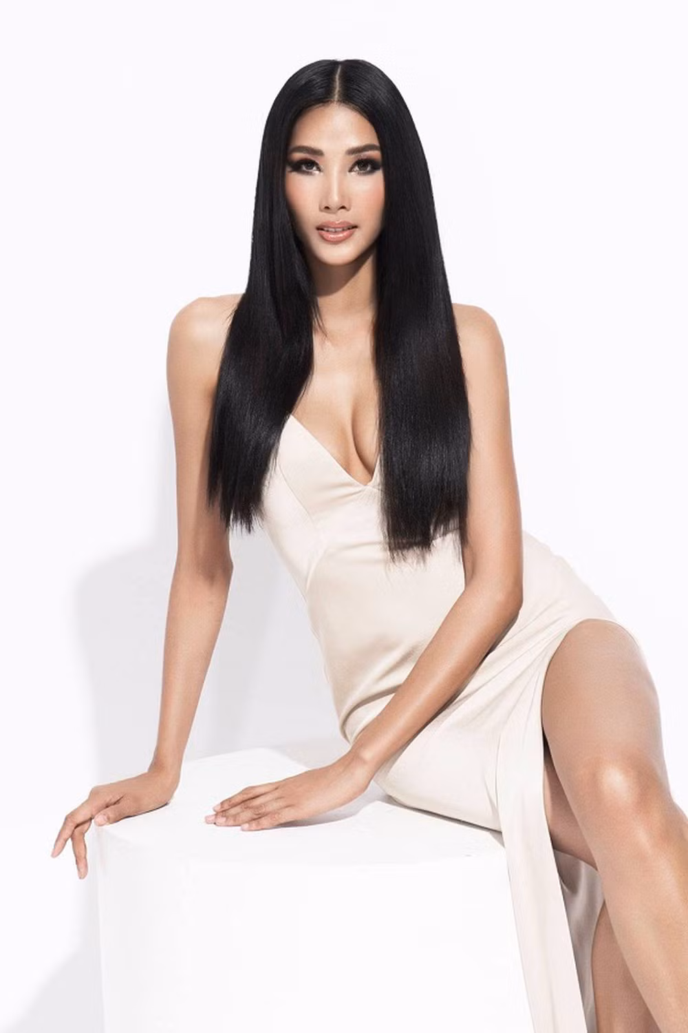 Hoang Thuy duoc danh gia trong top 10 thi sinh manh nhat Miss Universe 2019