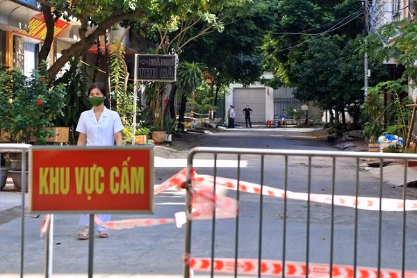 Hà Nội: 24 người kéo đến BV “đòi” xét nghiệm, 9 người dương tính Ha Noi: 24 nguoi keo den BV “doi” xet nghiem, 9 nguoi duong tinh