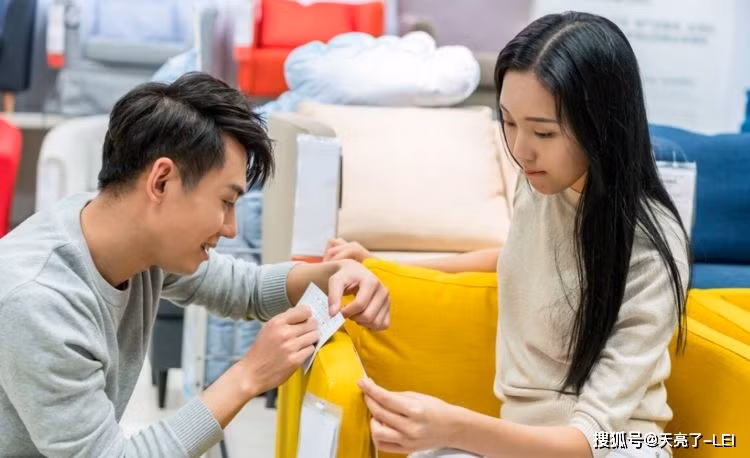 Đi vệ sinh xong quay ra tìm vợ, chồng lập tức đòi ly hôn vì... Di ve sinh xong quay ra tim vo, chong lap tuc doi ly hon vi...