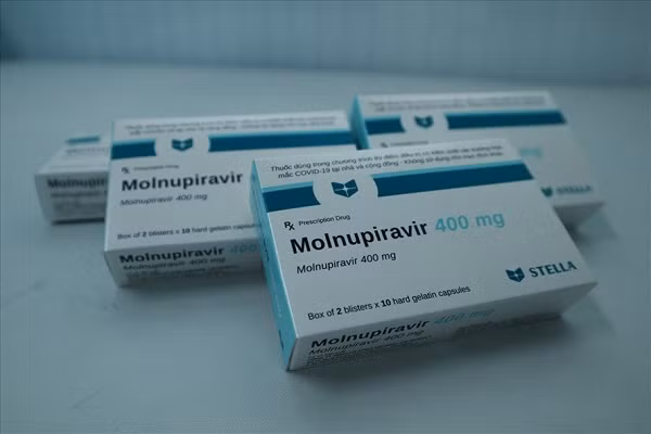 Viet Nam san xuat thuoc khang virus Molnupiravir dieu tri COVID-19
