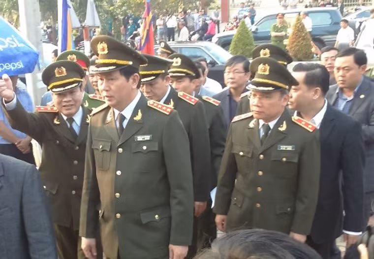 Ủy viên BCT, Bộ trưởng Công an Trần Đại Quang và nhiều lãnh đạo các Bộ, ngành Trung ương, địa phương...đã về đặt vòng hoa, viếng tang, viết sổ tang chia buồn bày tỏ sự tiếc thương trước sự ra đi của ông Nguyễn Bá Thanh.
