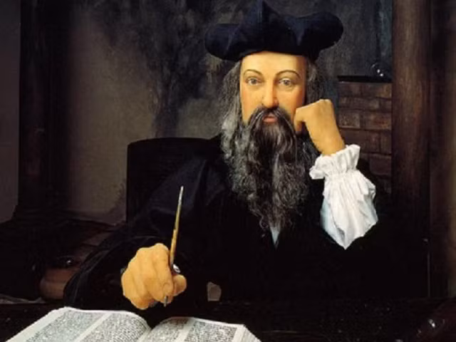 Tính đến thời điểm hiện nay, một số dự đoán của Nostradamus đã trở thành sự thật khiến hậu thế bất ngờ, thậm chí khó tin như: cách mạng Pháp, Chiến tranh thế giới 1 và 2, cái chết của hoàng đế Napoleon, sự trỗi dậy của Adolf Hitler.