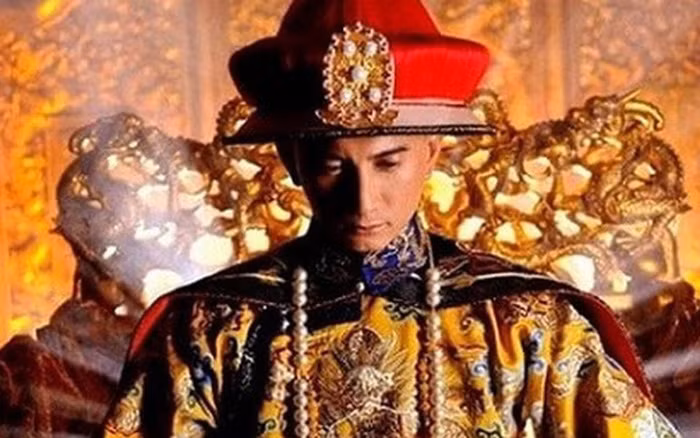 Trước bí ẩn này, các nhà nghiên cứu đi tìm lời giải. Dưới thời phong kiến, hoàng đế là người đứng đầu đất nước, nắm trong tay quyền lực và tài lực lớn nhất.