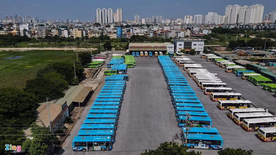 Bến xe buýt Cầu Bươu (huyện Thanh Trì) có tổng cộng 10 tuyến xe buýt nội đô, số xe vận doanh là 126, số lao động tính đến thời điểm 31/1/2020 là 585 người, trong đó lao động trực tiếp 479, gián tiếp phụ trợ 106. Hiện công nhân xí nghiệp vẫn đang tạm nghỉ.