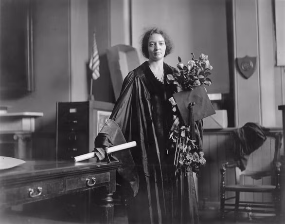 Một bí mật gây bất ngờ khác về Marie Curie đó là các con của bà cũng có duyên với giải Nobel. Sinh năm 1897, Irène Curie (trong ảnh) là con đầu của vợ chồng nhà Curie.