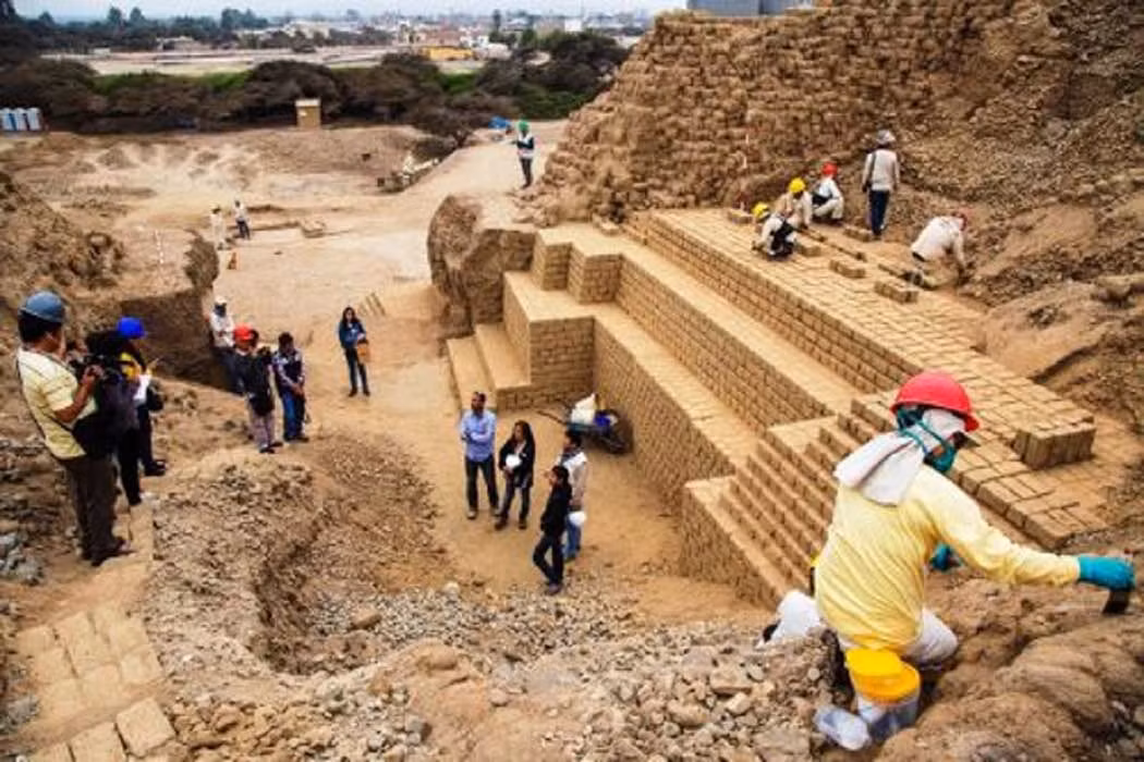 Wari là nền văn minh phát triển mạnh mẽ ở vùng núi Andes và khu vực ven biển Peru ngày nay trong khoảng thời gian từ năm 500 - 1000 sau Công nguyên.