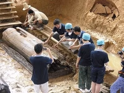 Khi tiến hành kiểm tra kỹ lưỡng về hài cốt của 46 cô gái trẻ, các chuyên gia bàng hoàng phát hiện họ có cái chết đầy đau đớn.